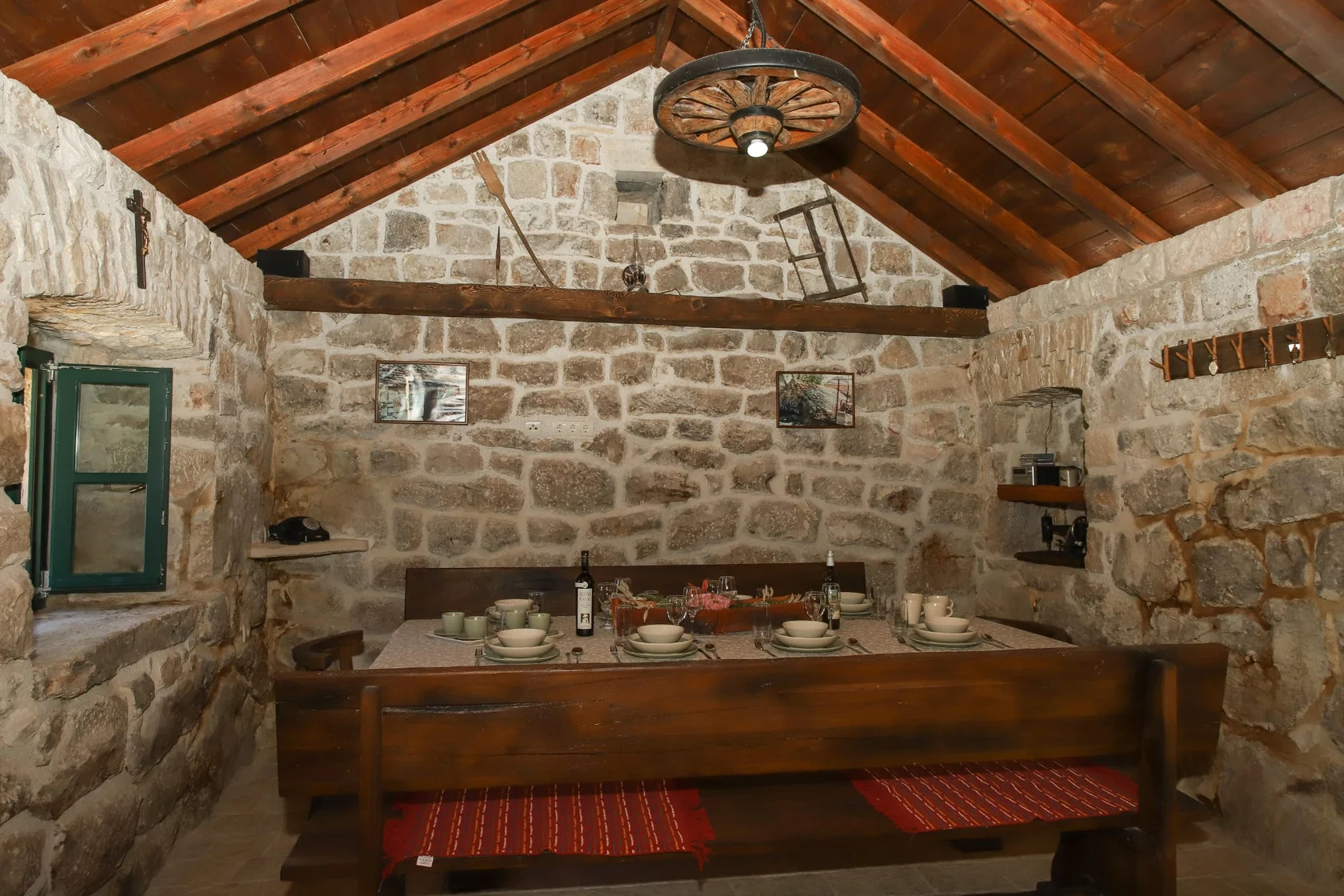 Tradicionalna kamena blagovaonica